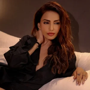 Navina Bole Hot 