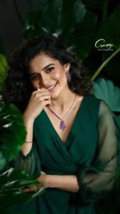 Mithila Palkar parents 